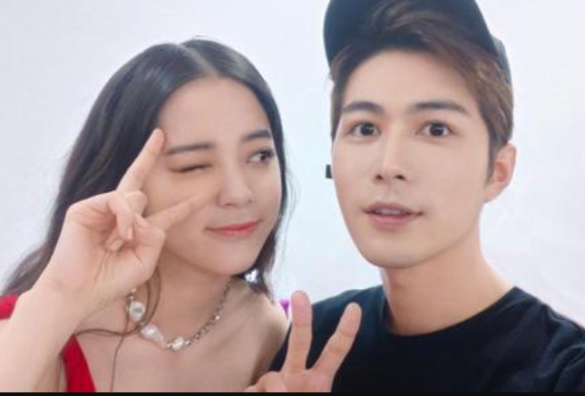 权志龙和欧阳娜娜还合过影?两人亲密搭肩,看起来cp感十足