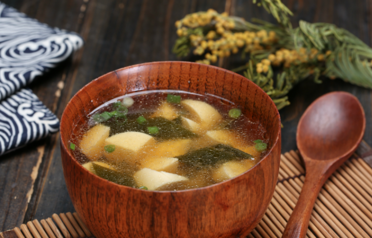 不知道在座的各位是喜欢辣一点的韩式酱汤还是咸味的日式味噌汤呢?