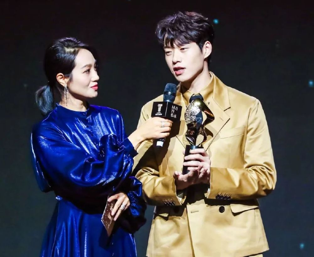 杨幂|第五次被拍，连最有吃瓜精神的网友都麻木了…