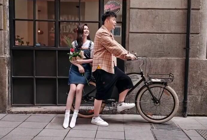 杜海涛沈梦辰未曝光婚纱照海涛摸沈梦辰头超宠爱甜蜜对视恩爱爆棚