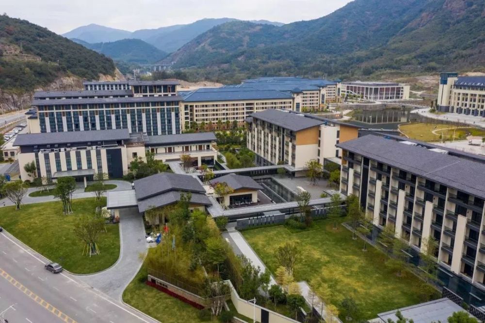 而就在这附近有这么一家低调的酒店——永泰方广书院酒店.