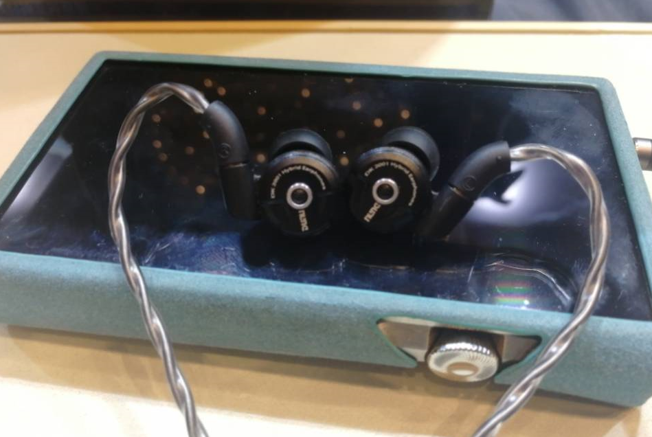 一款难得的好塞子达音科dk2001高解析流行女毒圈铁入耳式耳机