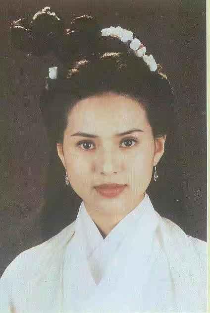 李若彤一人扮演王语嫣,王夫人和神仙姐姐三个角色.