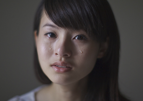 学生党一旦患上"微笑抑郁症",通常会有3个特征,早知早"对症下药"