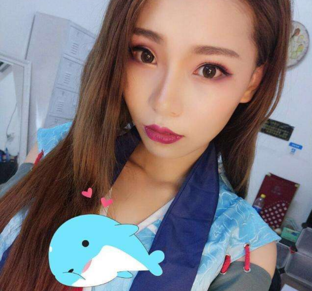 酷爱做头发长达12小时!要穿特殊衣裙