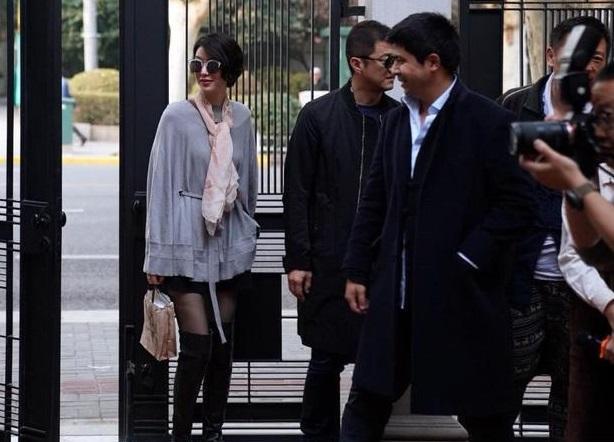 李亚鹏|李亚鹏小女友近照流出，端庄优雅气质完胜王菲，这眼光好毒！