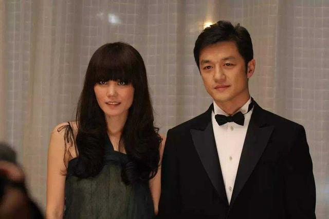 李亚鹏|李亚鹏小女友近照流出，端庄优雅气质完胜王菲，这眼光好毒！