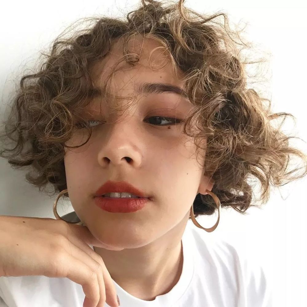 暖冬羊毛卷短发