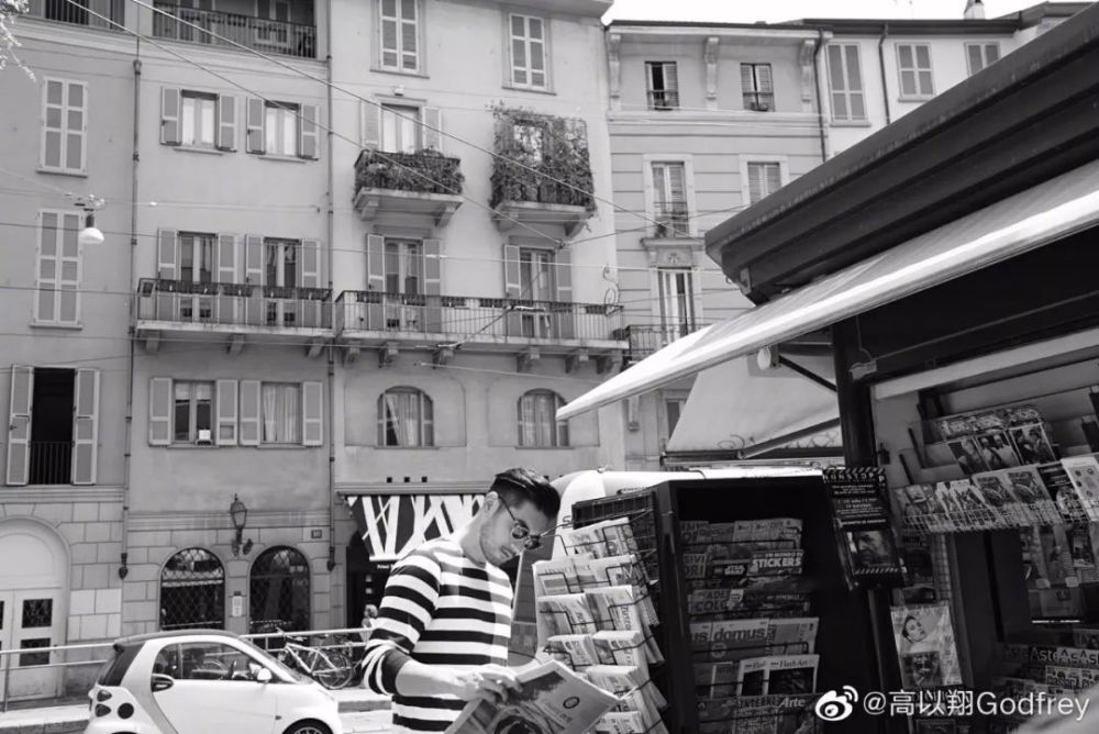 高以翔生前街拍/图源:高以翔微博