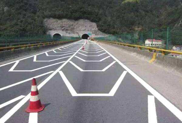 马路上这4种道路标线，老司机也不一定全知道，新手学一下