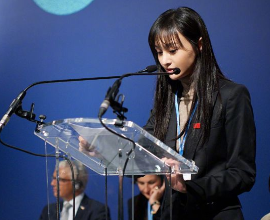 有一种"整容"叫郑爽出席联合国,被强制要求卸妆后,果然是仙女本仙!