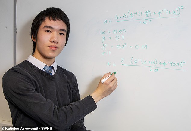 华裔神童13岁硕士毕业15岁考上博士,将成为英国最年轻男博士