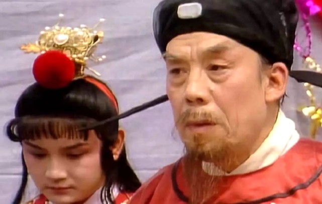 宁国公贾演生贾代化(共生四子,小说中没提及其他几个儿子),贾代化生
