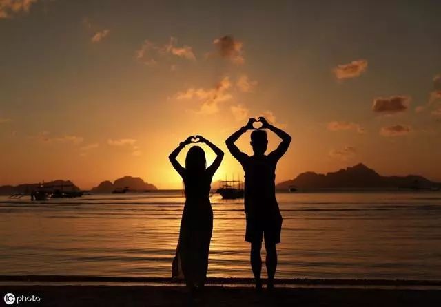 2020年春节桃花漫天月上柳梢头人约黄昏后旧爱回头相拥抱