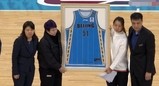 51号永久封存吉喆成队史第二妻子感人发言美女球迷声泪俱下