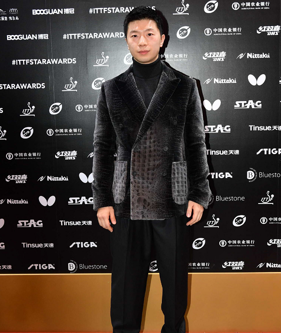 乒联年度颁奖马龙第三度荣膺佳男 刘诗雯获最佳女运动员奖