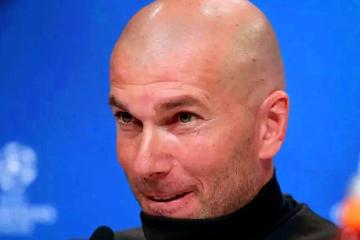 为什么很多"秃顶"的人,宁愿周围留一圈头发,也不愿剃成光头?