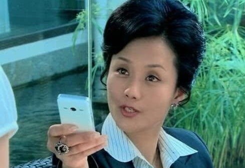 有种"整容"叫慕容云海的妈妈,十年后当她戴上眼镜,51岁像20岁