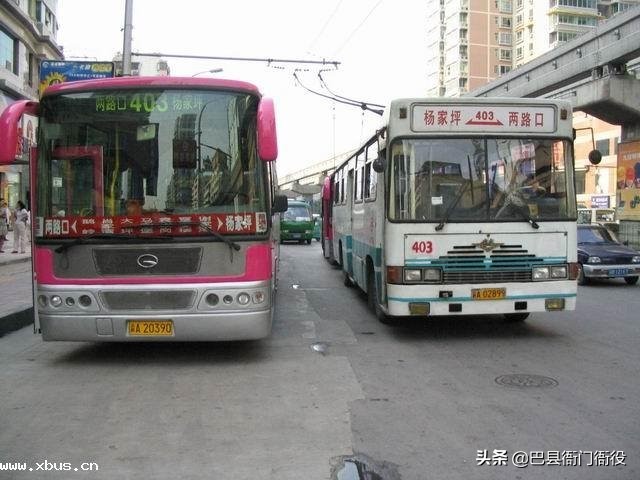 老重庆记忆当年重庆街头的辫子车你坐过吗