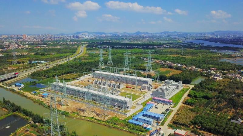 500千伏文山站工程代表在京领取国家优质工程奖