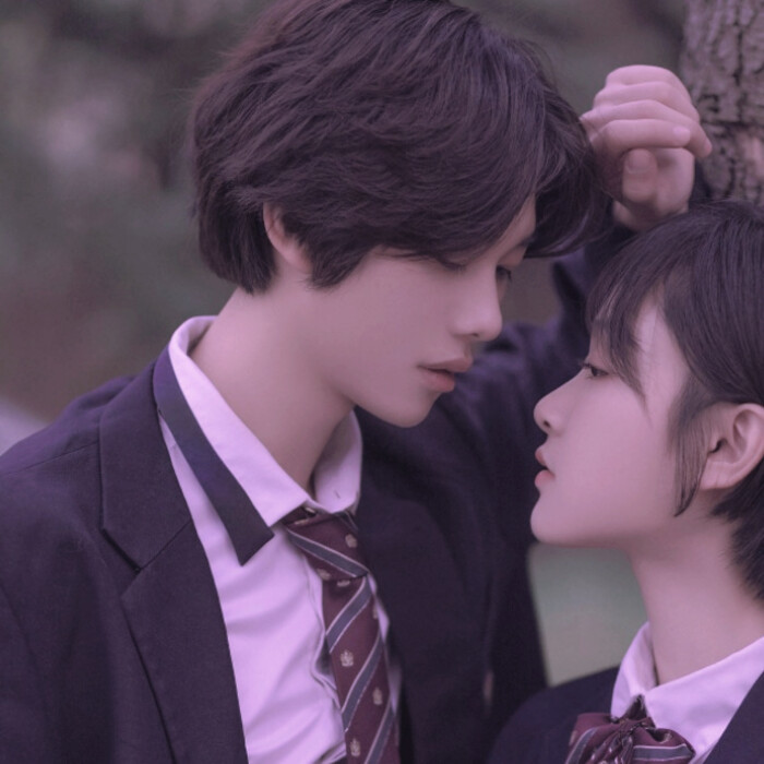 ins·超火情侣头像:两个人相爱在一起,陪伴和理解,比爱更重要