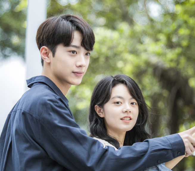 35岁吕一与17岁赵今麦同框,看清俩人近照,这真实颜值真绝了