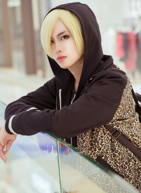 《冰上的尤里》尤里奥cos鉴赏,帅气迷人的兜帽少女