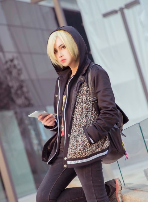 《冰上的尤里》尤里奥cos鉴赏,帅气迷人的金发少女