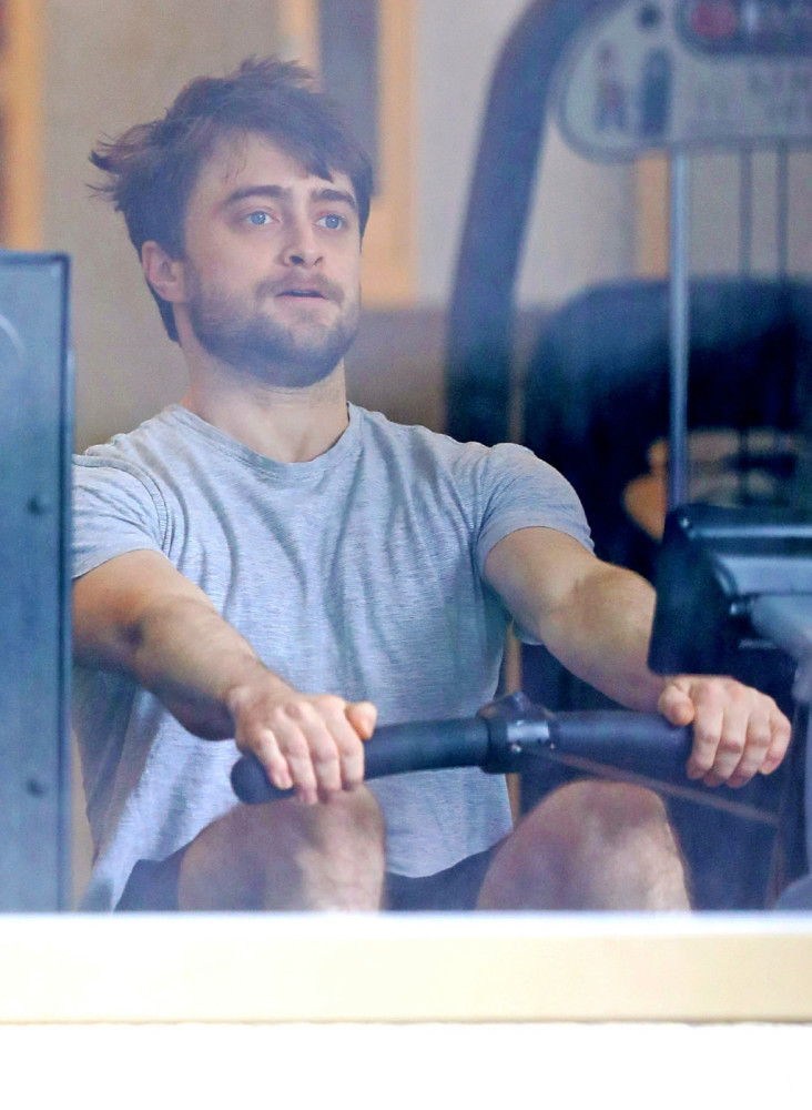 30岁"哈利·波特"和女友相约健身!练背的姿势,超像骑魔法扫帚