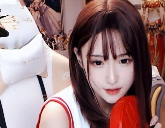 这次是《灌篮高手》,腐团儿cos童年女神赤木晴子,网友:神还原