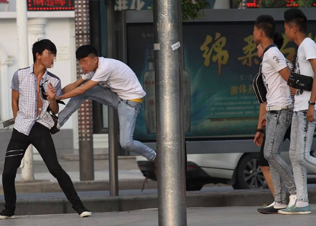 初中生自认为帅炸的3行为尤其是第1个女生眼里弟弟行为