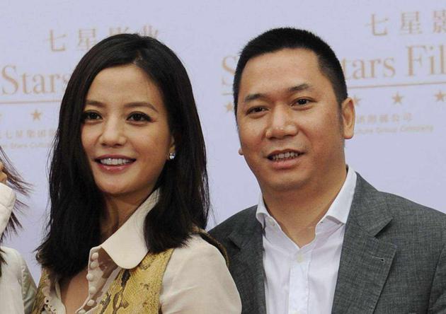 黄有龙生意失败欠巨债赵薇删光恩爱照片闹离婚工作室发声辟谣