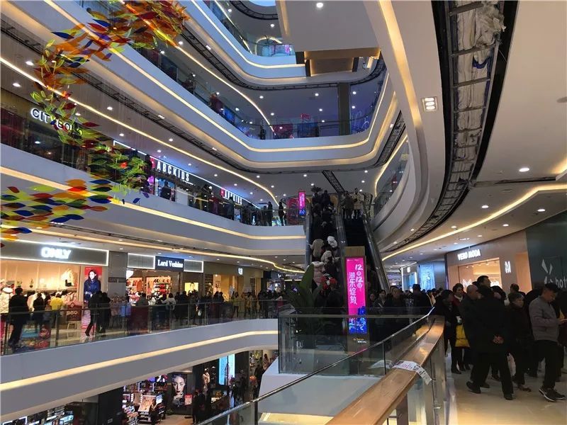 南充保利mall今日开业,打折促销花样繁多,猪肉价格居然是