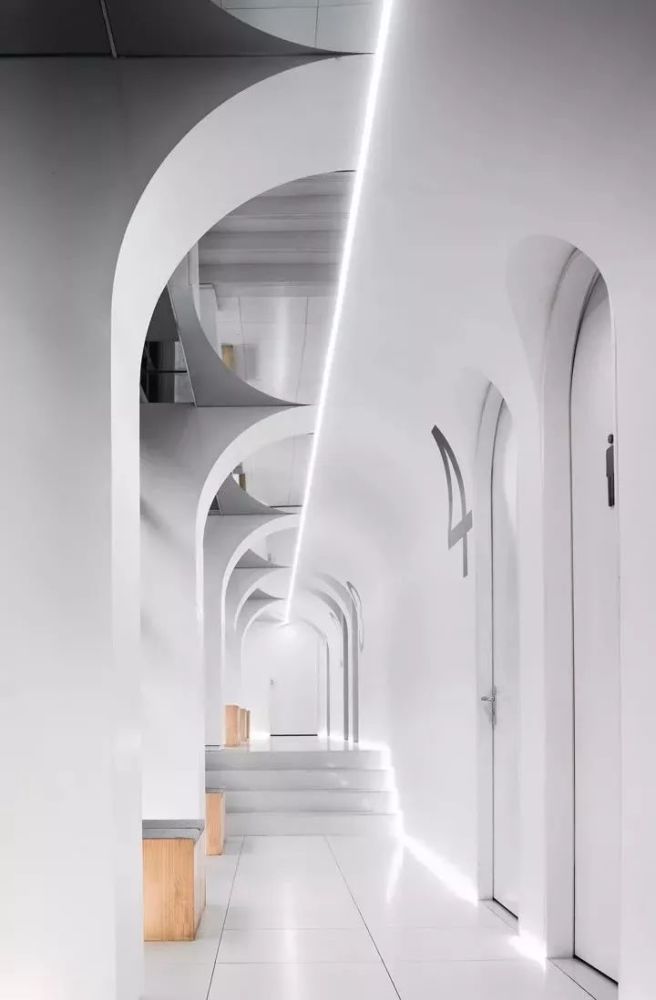 ucca儿童艺术中心及办公空间纯白色的艺术空间