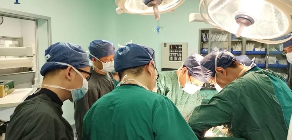 武汉大学人民医院|10个科室30位专家齐上阵，死里逃生大抢救，急诊科主任提醒千万小心！