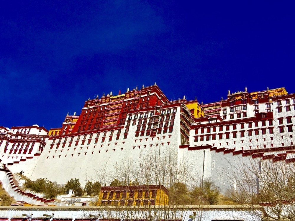 中国历史上有3座布达拉宫:1座在西藏,1座在四川,还有1座在新疆