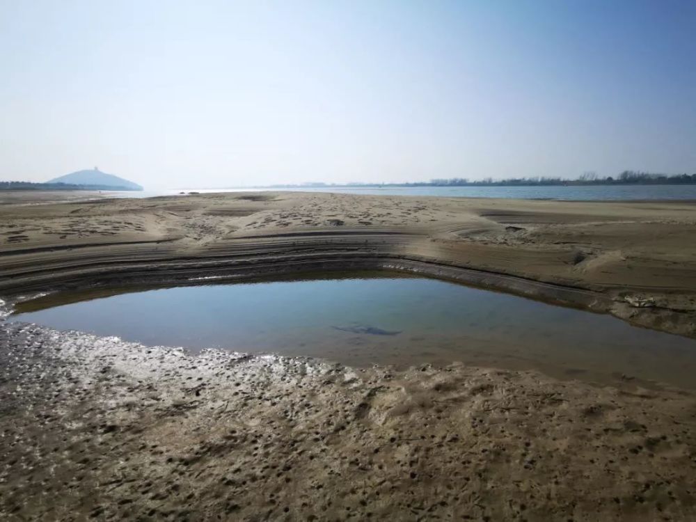 马鞍山人奔走相告长江江底露出来了