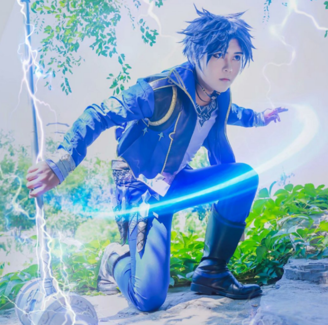 斗罗大陆粉丝从现实中取材低成本cos唐三的昊天锤和蓝银草