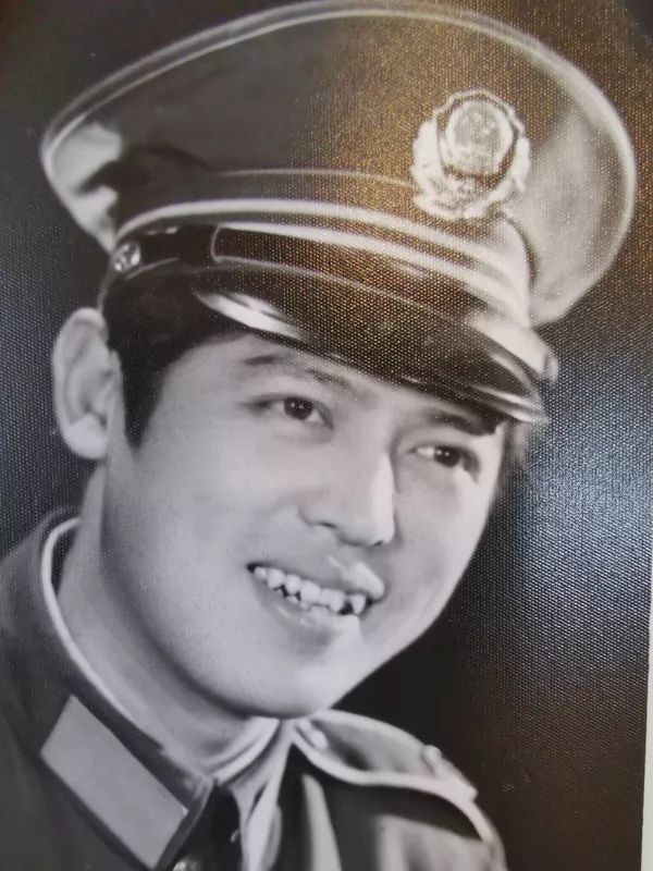 被于竹君故意伤害致死的民警单波生前照  本文图片均为澎湃新闻记者