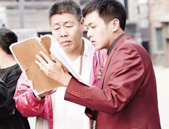 张若昀与父亲张健长得很像但父子关系如何两人合影一目了然