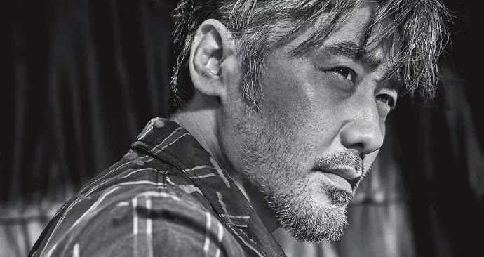 吴秀波息影一年首露面,面容沧桑,这波复出试水能成功吗?