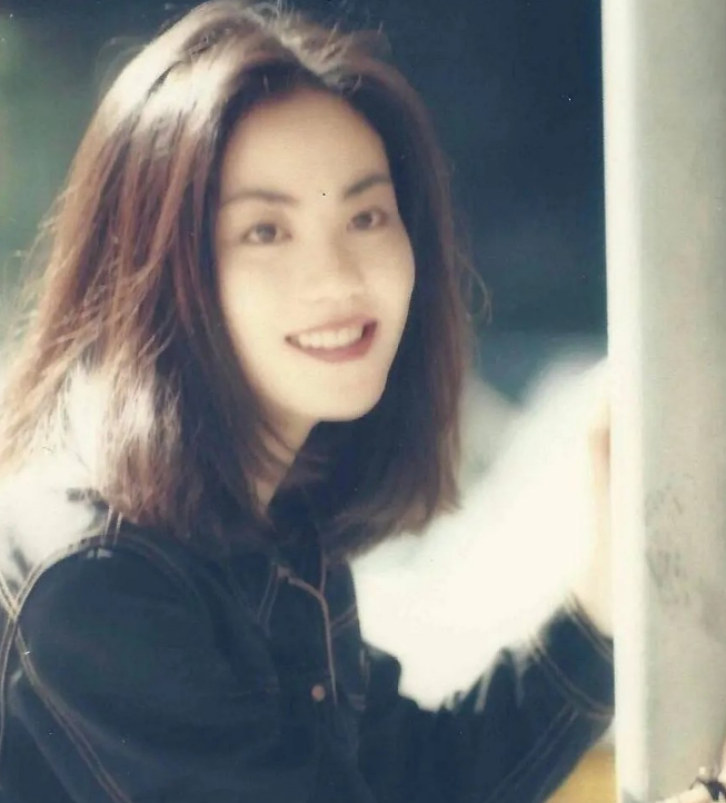 有种整容叫李嫣化浓妆,13岁御姐范十足,撞脸