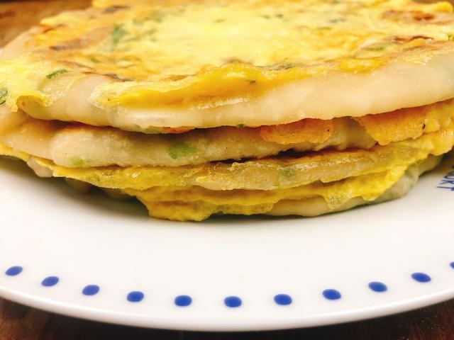 葱花饼的升级版 有肉还有蛋 掌握几个重点 一看就会做 葱花饼 葱花鸡蛋饼 葱花 面团 肉末 鸡蛋