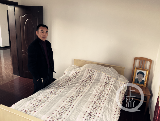 11月25日,云南永胜,李德湘的房间保持着他生前的