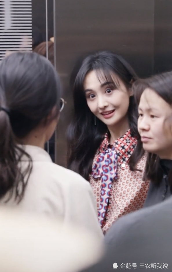 郑爽春晚定妆照火了一见镜头疲倦一扫而光你笑起来真好看