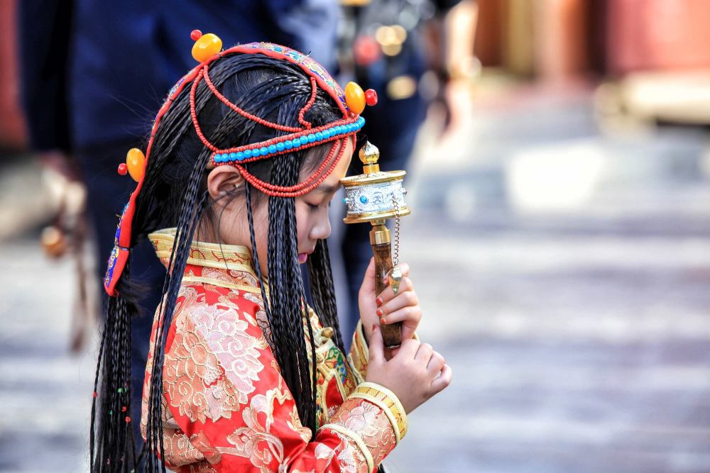 仓央嘉措|一首经典情诗，写出爱情中的10种痴念，读来无限感伤