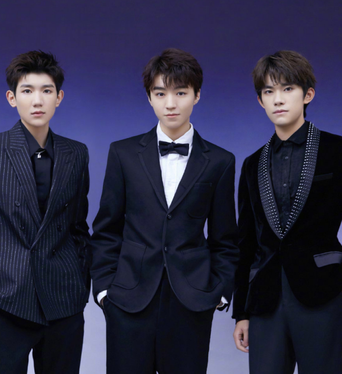 有种"另类"叫王俊凯,说好跟弟弟们穿白衬衫,唯独他要搞特殊