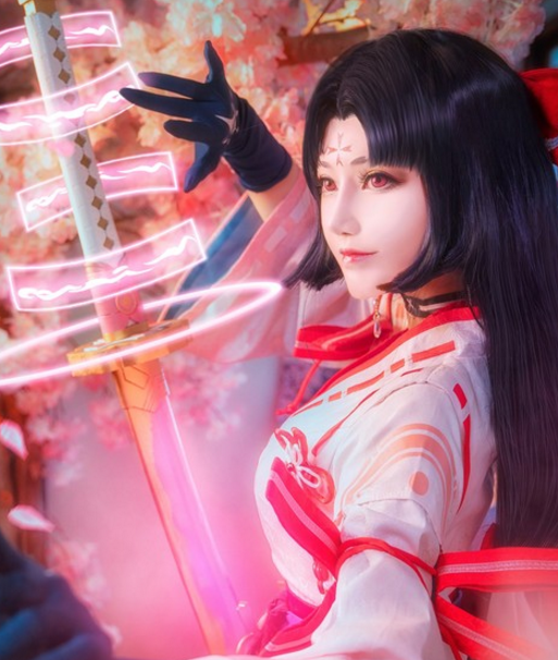 《阴阳师》妖刀姬cos,特效满分尽显御姐风范
