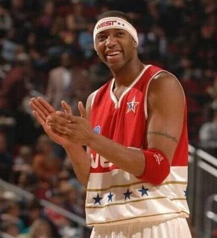 有了发带的安东尼,看上去更酷,而且颜值也更高.