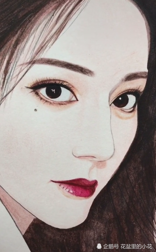 同时加上美人痣,仿佛让整个作品有了灵魂,大家看了这几个段位的绘画